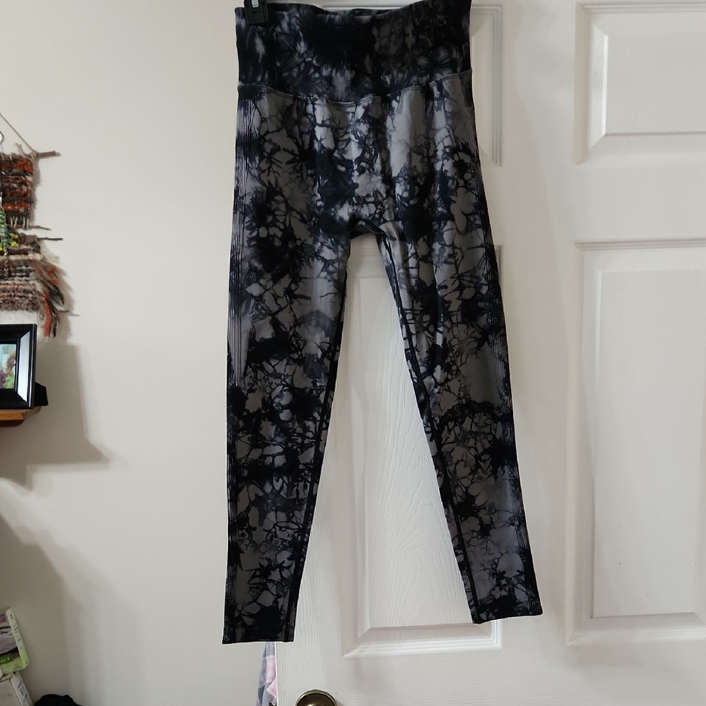 Stylish Womens Black and Gray Athletic Leggings Booty Lifters